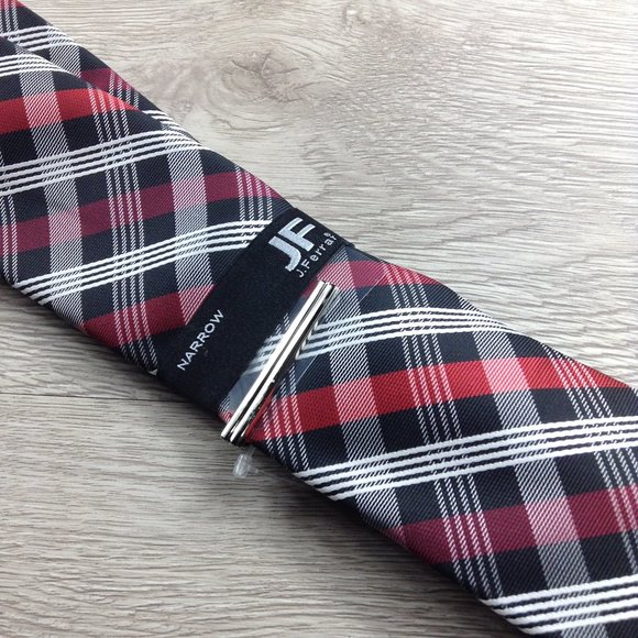 JF J. Ferrar Black & Red Plaid Narrow Tie - Picture 3 of 3